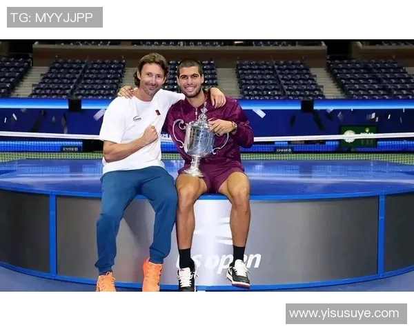 足球界的万字传奇球星：从青涩少年到全球瞩目的巨星